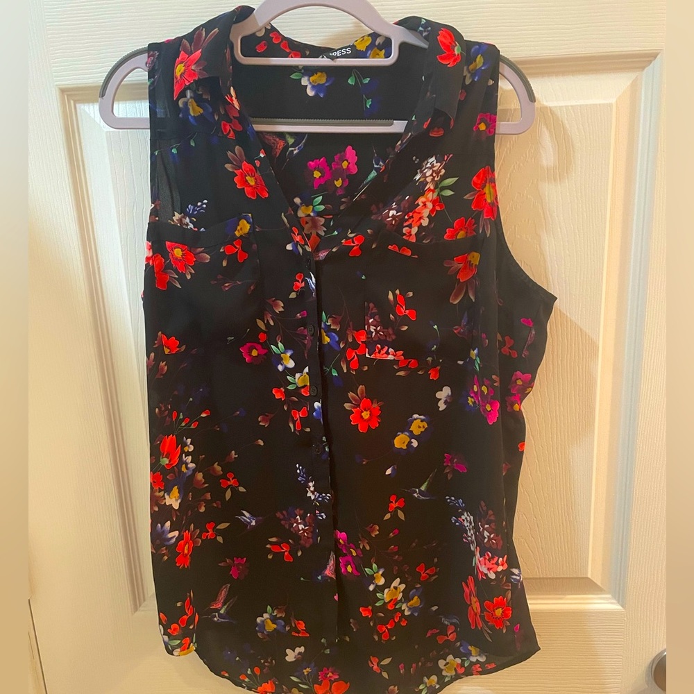 Sleeveless express blouse